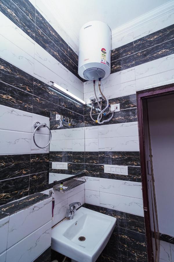 Golden Residency Hotel Ню Делхи Екстериор снимка