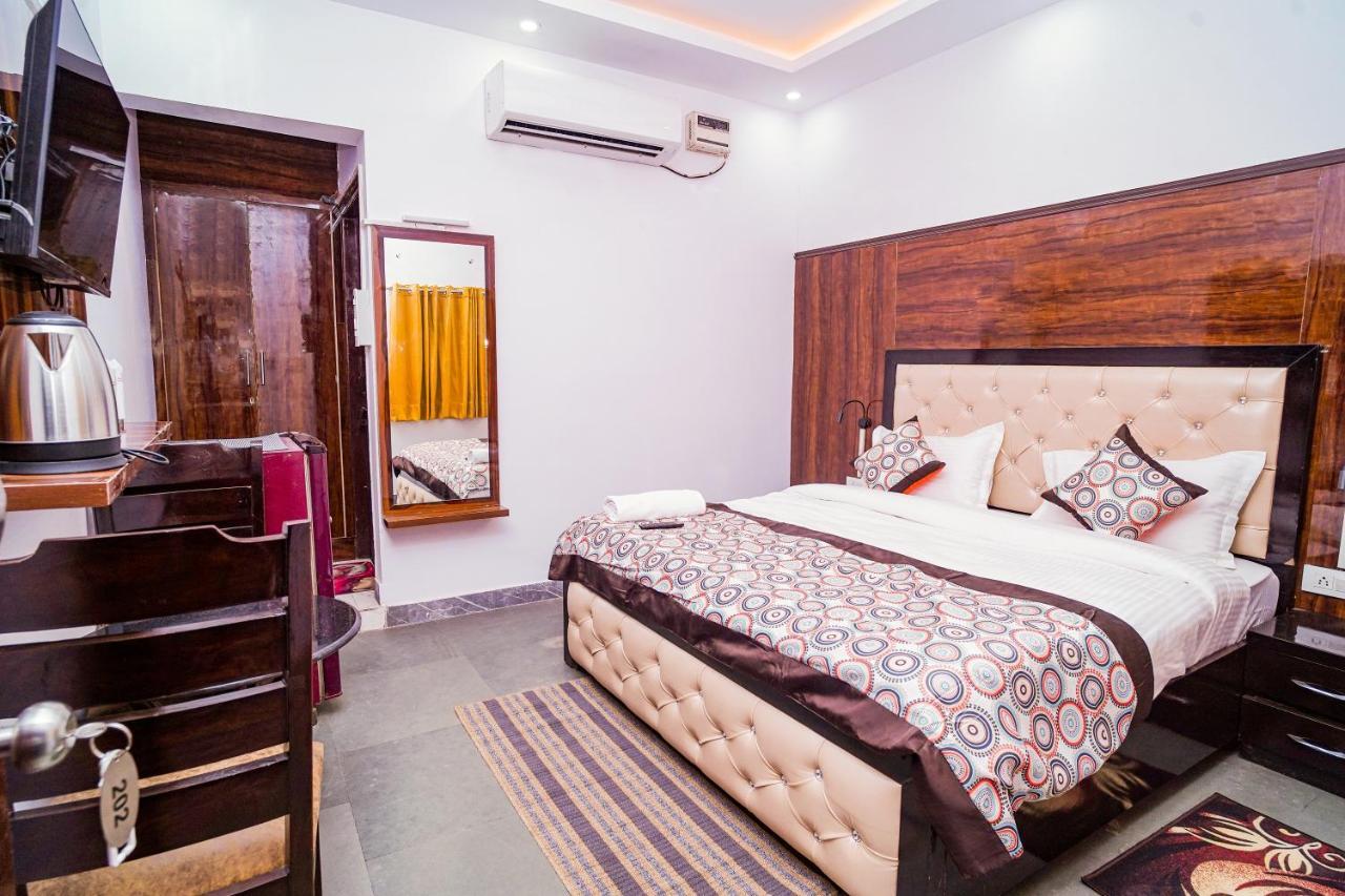Golden Residency Hotel Ню Делхи Екстериор снимка