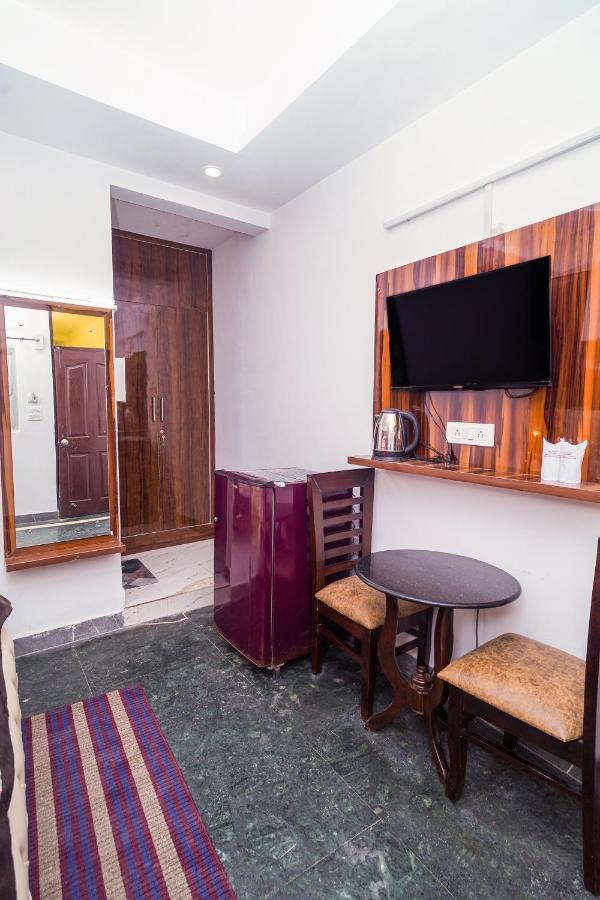 Golden Residency Hotel Ню Делхи Екстериор снимка