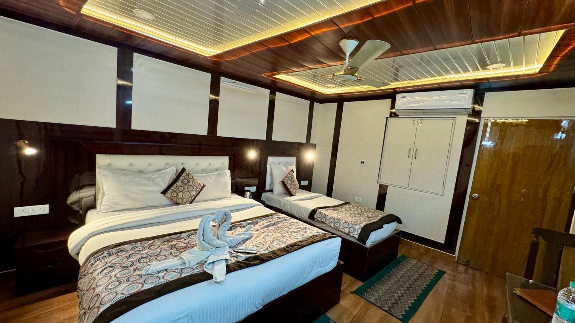 Golden Residency Hotel Ню Делхи Екстериор снимка