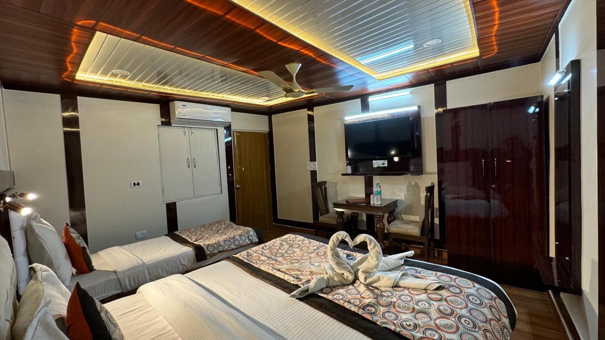 Golden Residency Hotel Ню Делхи Екстериор снимка