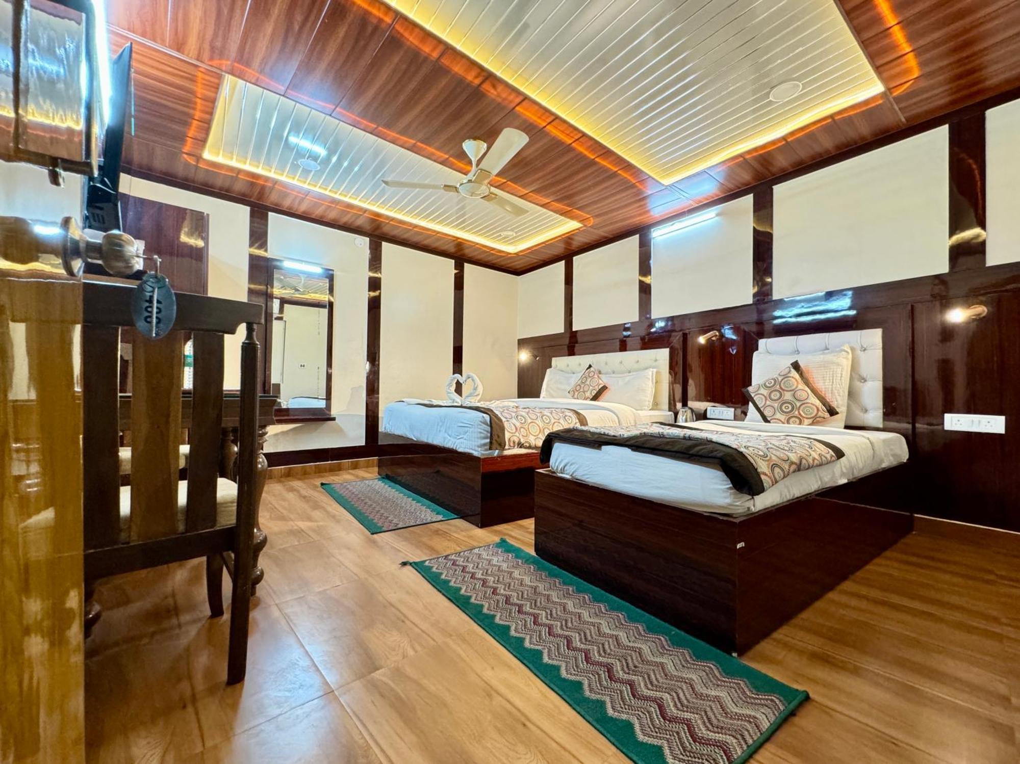 Golden Residency Hotel Ню Делхи Екстериор снимка